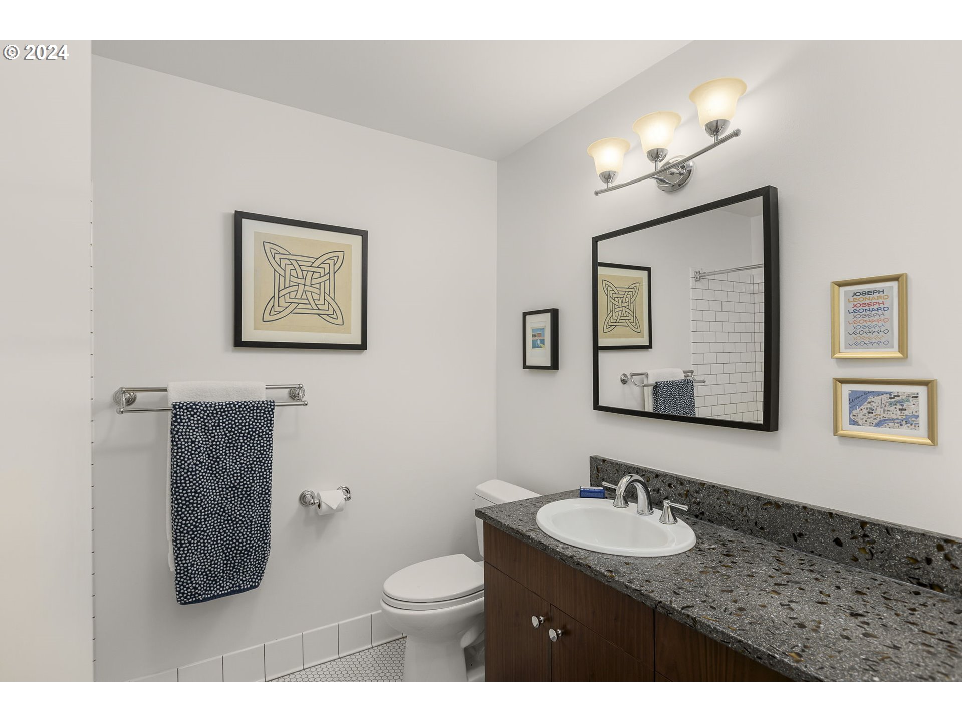2425 Southwest 19th Avenue, Unit 6 Portland, OR 97201 - Photo 15 of 28 Bathroom