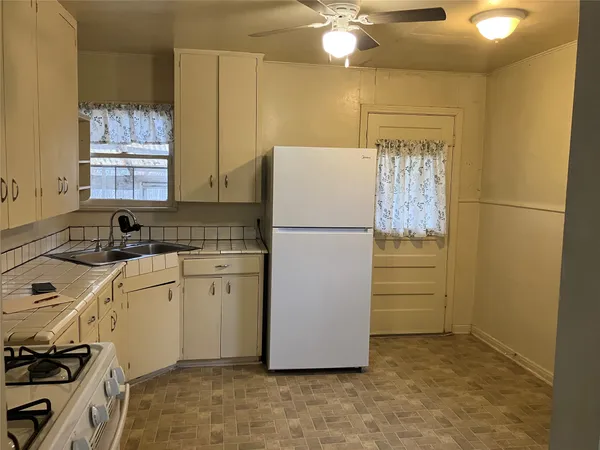 $1,695 | 611 Clifford Drive, Austin, TX 78745