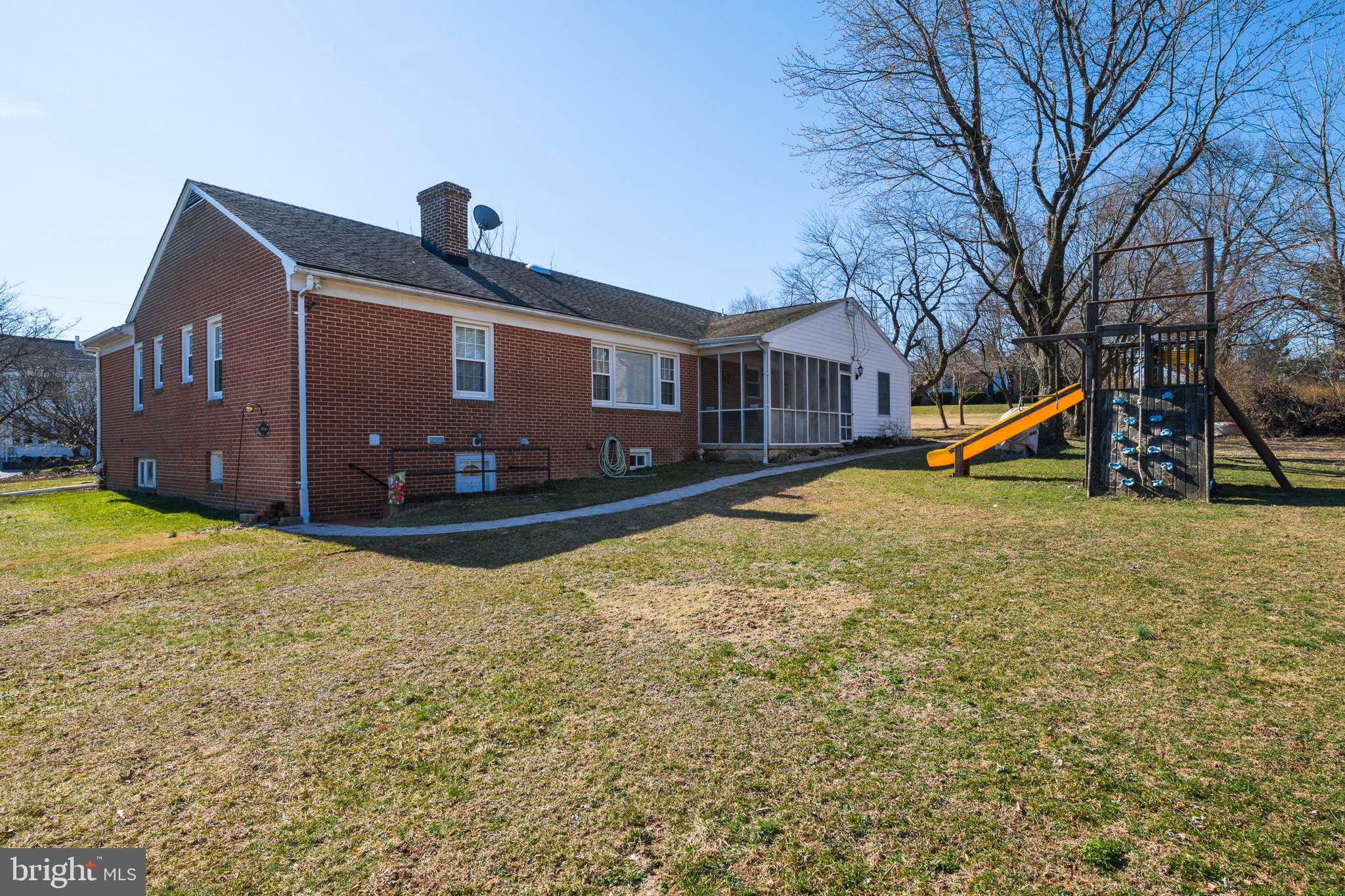 44 Ridge Road Westminster, MD 21157 - Photo 2 of 28 Flat yard that backs to fencing