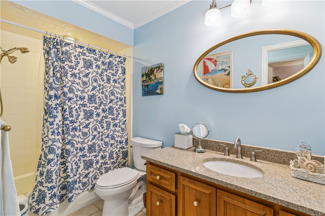 219 Five Pounds Road St. Simons Island, GA 31522 - Photo 18 of 27 Shared hall bathroom