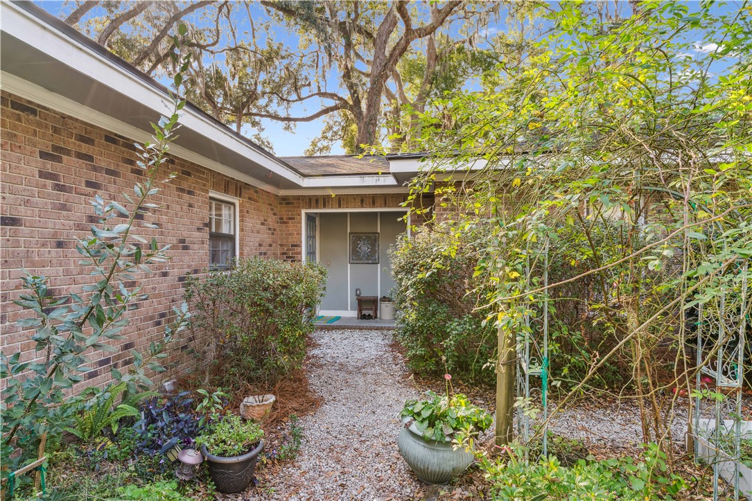 219 Five Pounds Road St. Simons Island, GA 31522 - Photo 24 of 27 Convenient breezeway connection