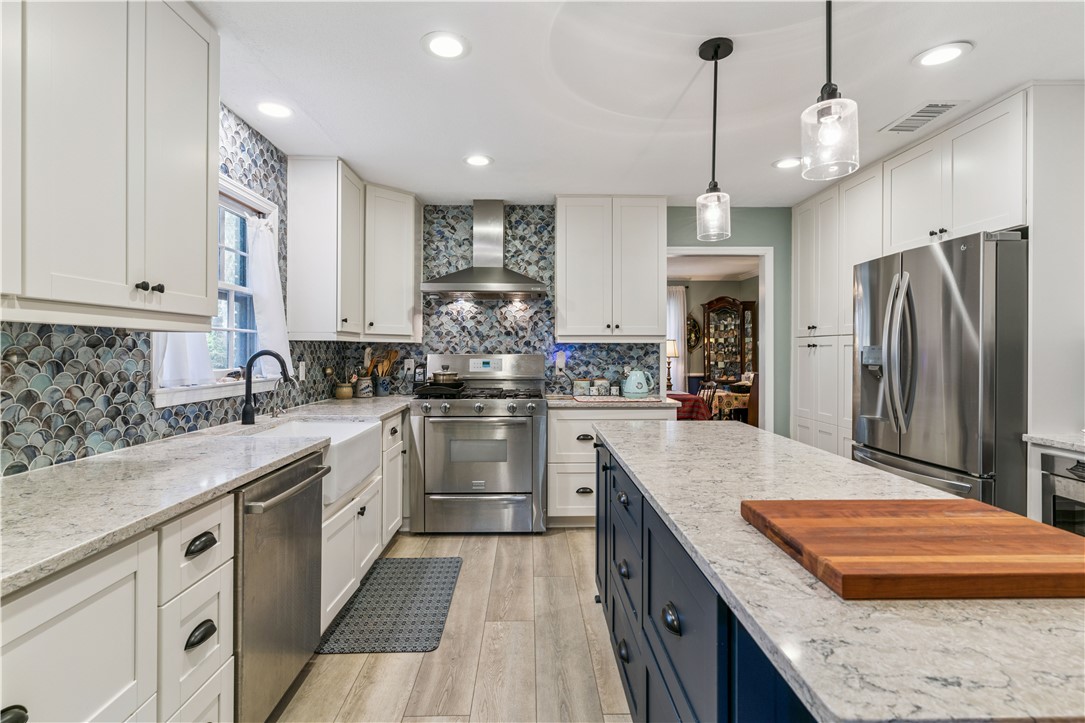 219 Five Pounds Road St. Simons Island, GA 31522 - Photo 4 of 27 Kitchen renovation in 2023