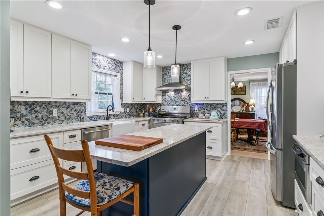 219 Five Pounds Road St. Simons Island, GA 31522 - Photo 4 of 29 Glass backsplash added 2025