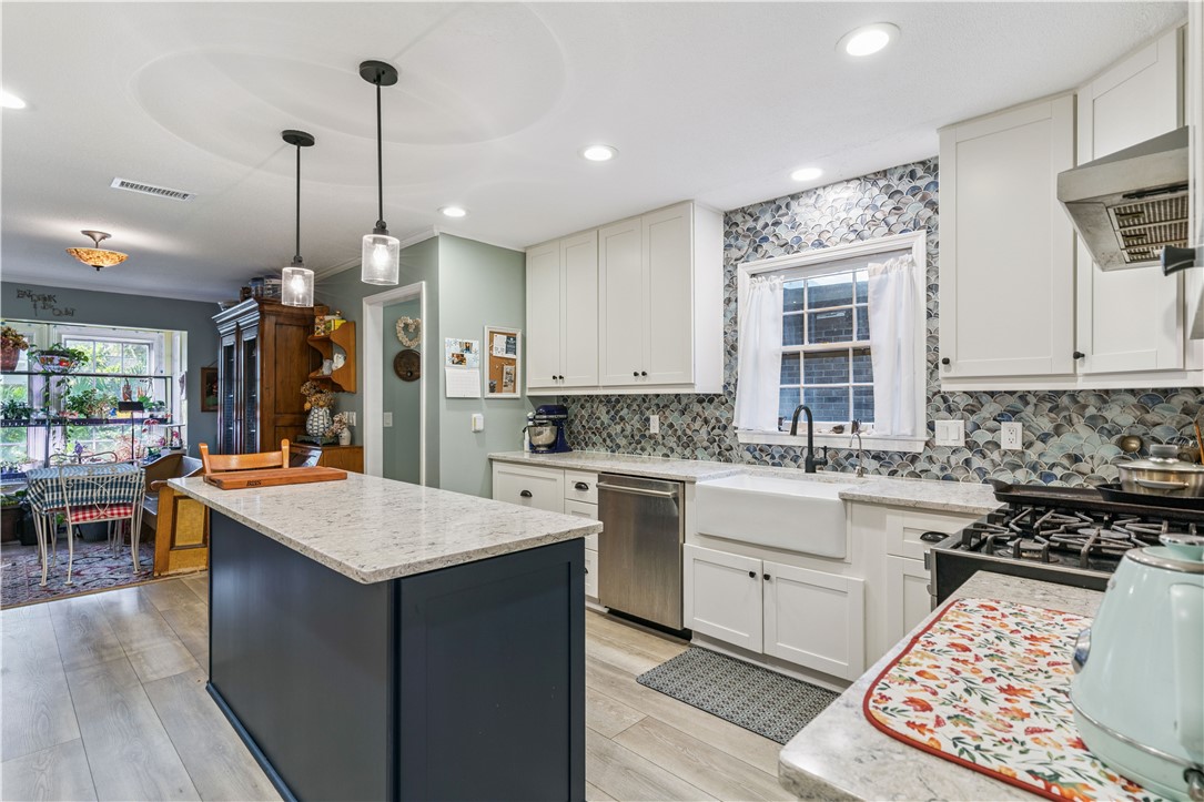 219 Five Pounds Road St. Simons Island, GA 31522 - Photo 5 of 29 Plenty of countertop space & storage