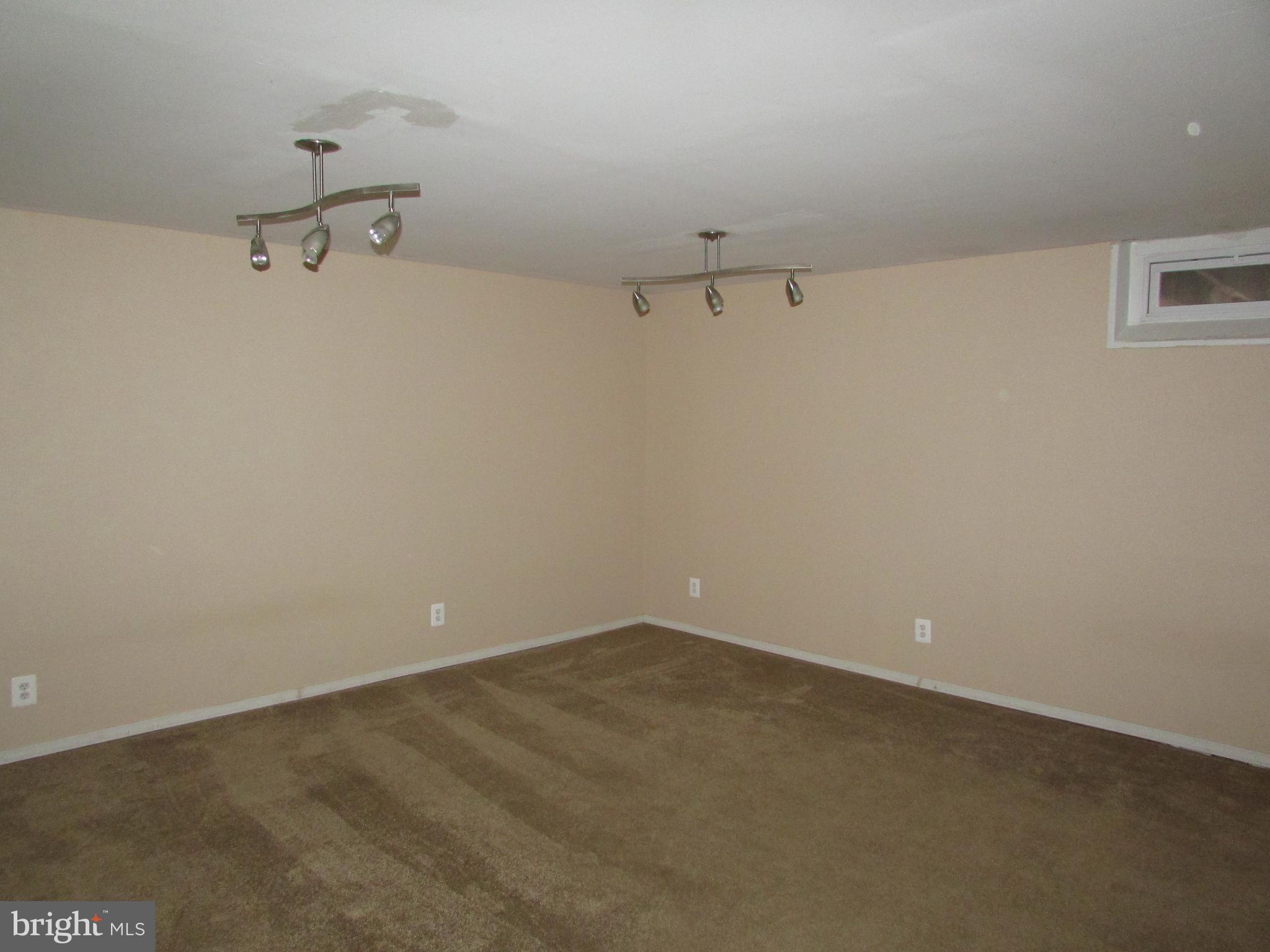 35 Cavan Green Baltimore, MD 21236 - Photo 12 of 16 a view of a room