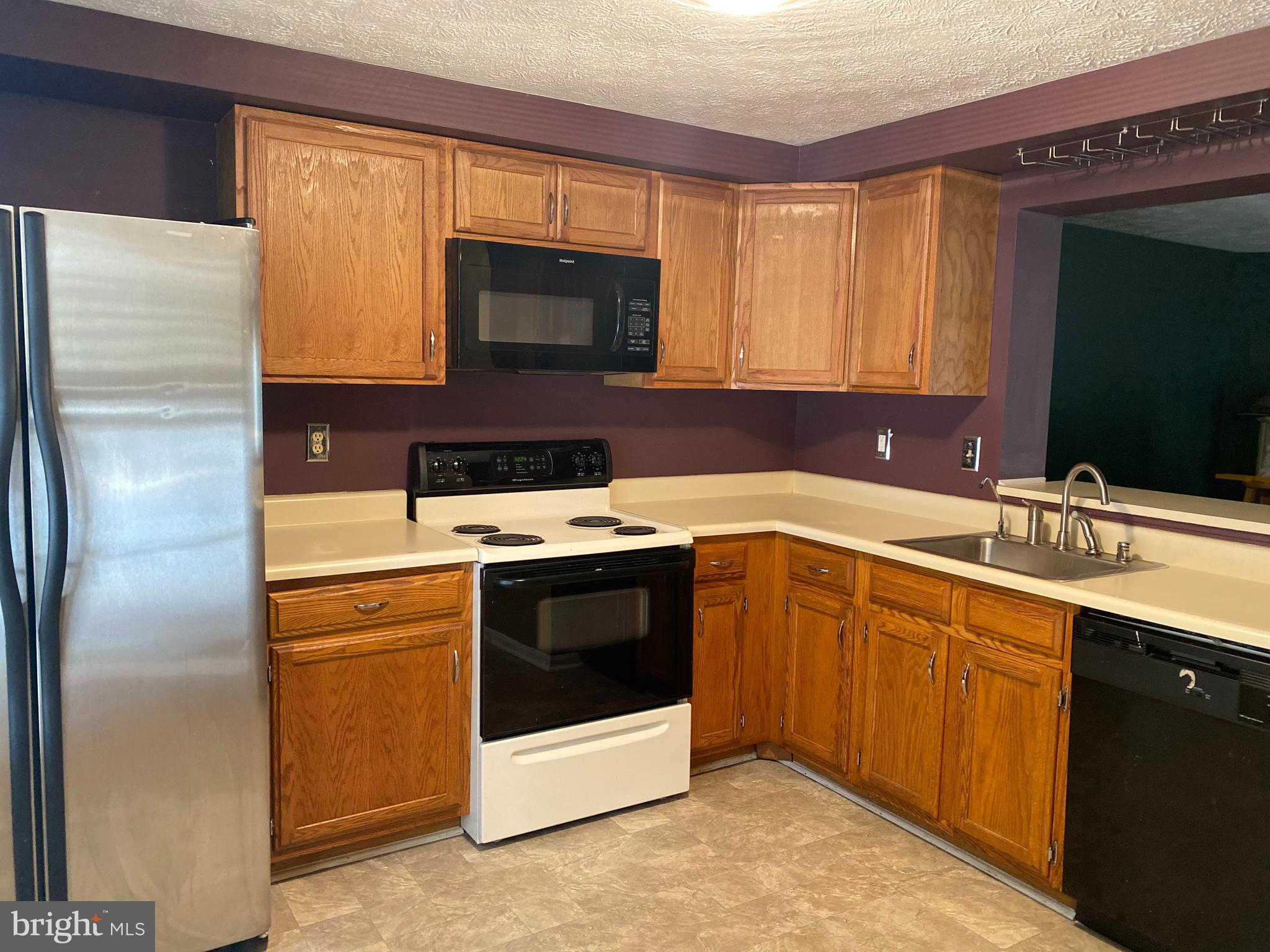 35 Cavan Green Baltimore, MD 21236 - Photo 4 of 16 a kitchen with a sink stove and microwave