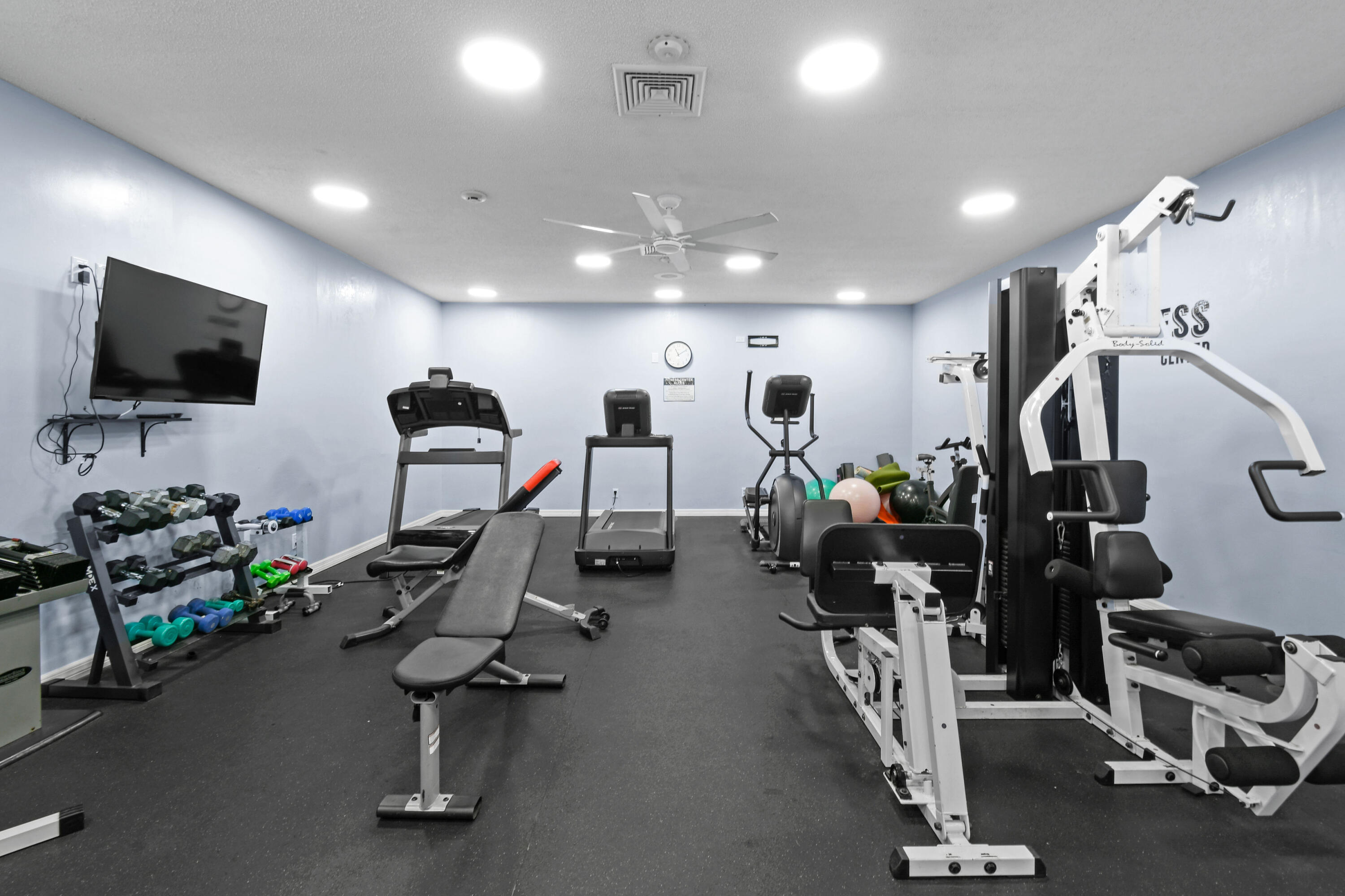 3540 South Ocean Boulevard, Unit 611 South Palm Beach, FL 33480 - Photo 16 of 27 a view of a room with gym equipment