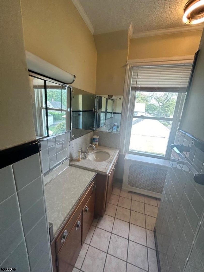 1089 Arlington Avenue Teaneck, NJ 07666 - Photo 3 of 5