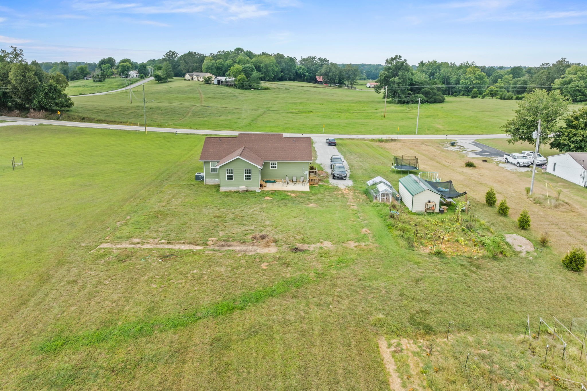13723 Old Kentucky Road Walling, TN 38587 - Photo 25 of 34 a view of an ocean with a big yard