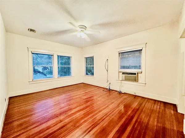 $3,250 | 1016 West Alabama Street, Houston, TX 77006