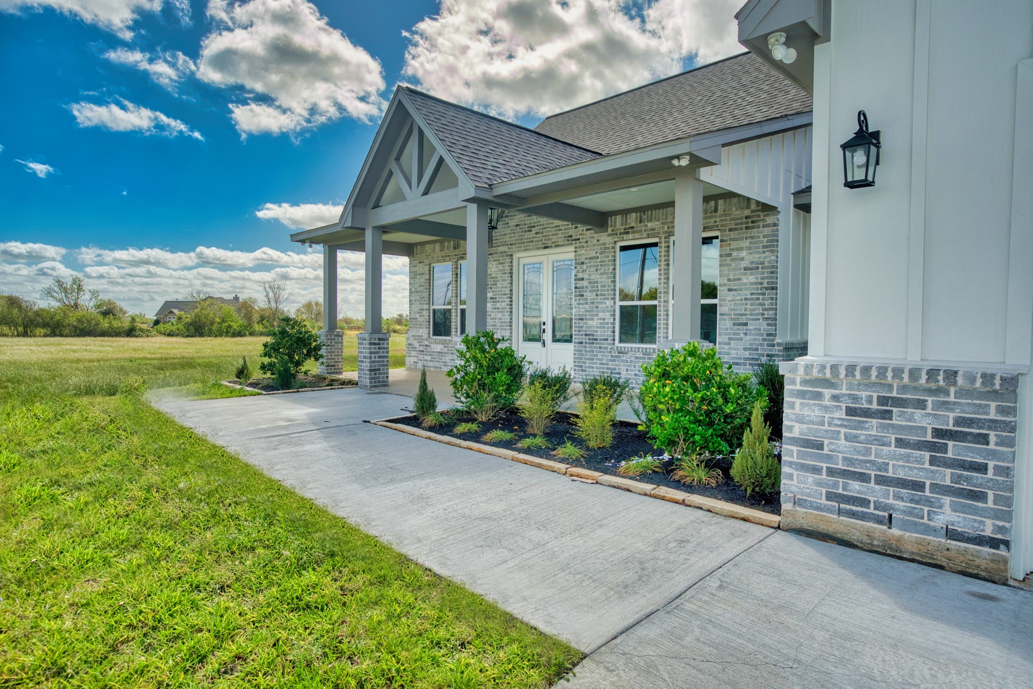 925 Buffalo Trail Angleton, TX 77515 - Photo 9 of 45 front view of a house with a yard