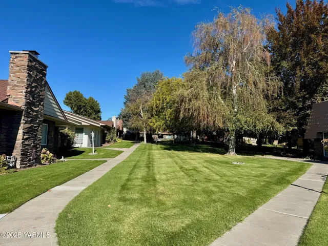 $327,500 | 215 North 56th Avenue, Unit 5, Yakima, WA 98908