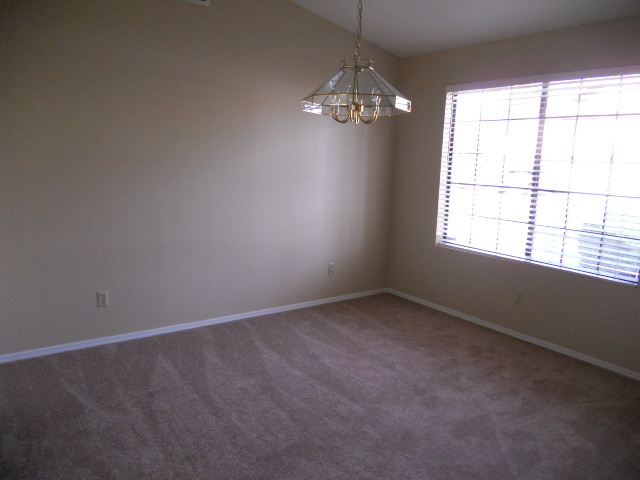 549 West Silver Creek Road Gilbert, AZ 85233 - Photo 5 of 19 Dining