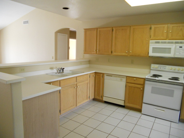 549 West Silver Creek Road Gilbert, AZ 85233 - Photo 8 of 19 Kitchen 2
