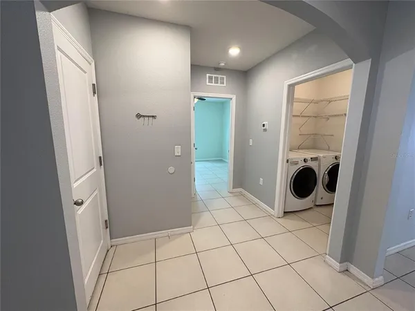 $2,195 | 8216 Bilston Village Lane, Gibsonton, FL 33534