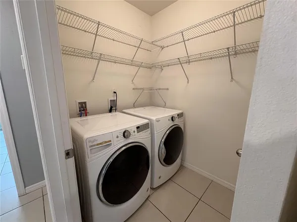 $2,195 | 8216 Bilston Village Lane, Gibsonton, FL 33534