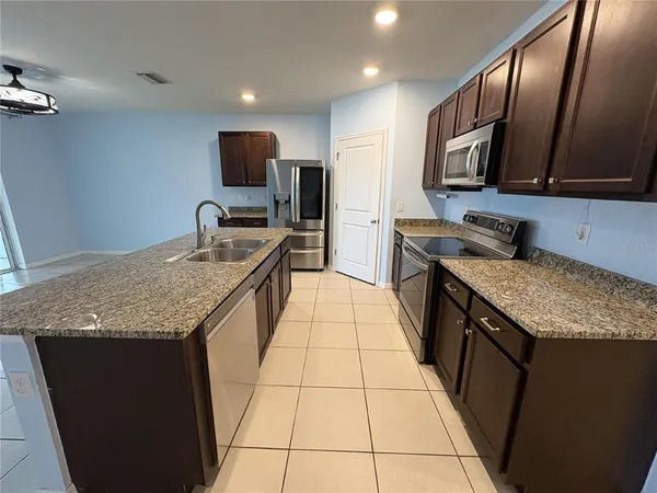 $2,195 | 8216 Bilston Village Lane, Gibsonton, FL 33534