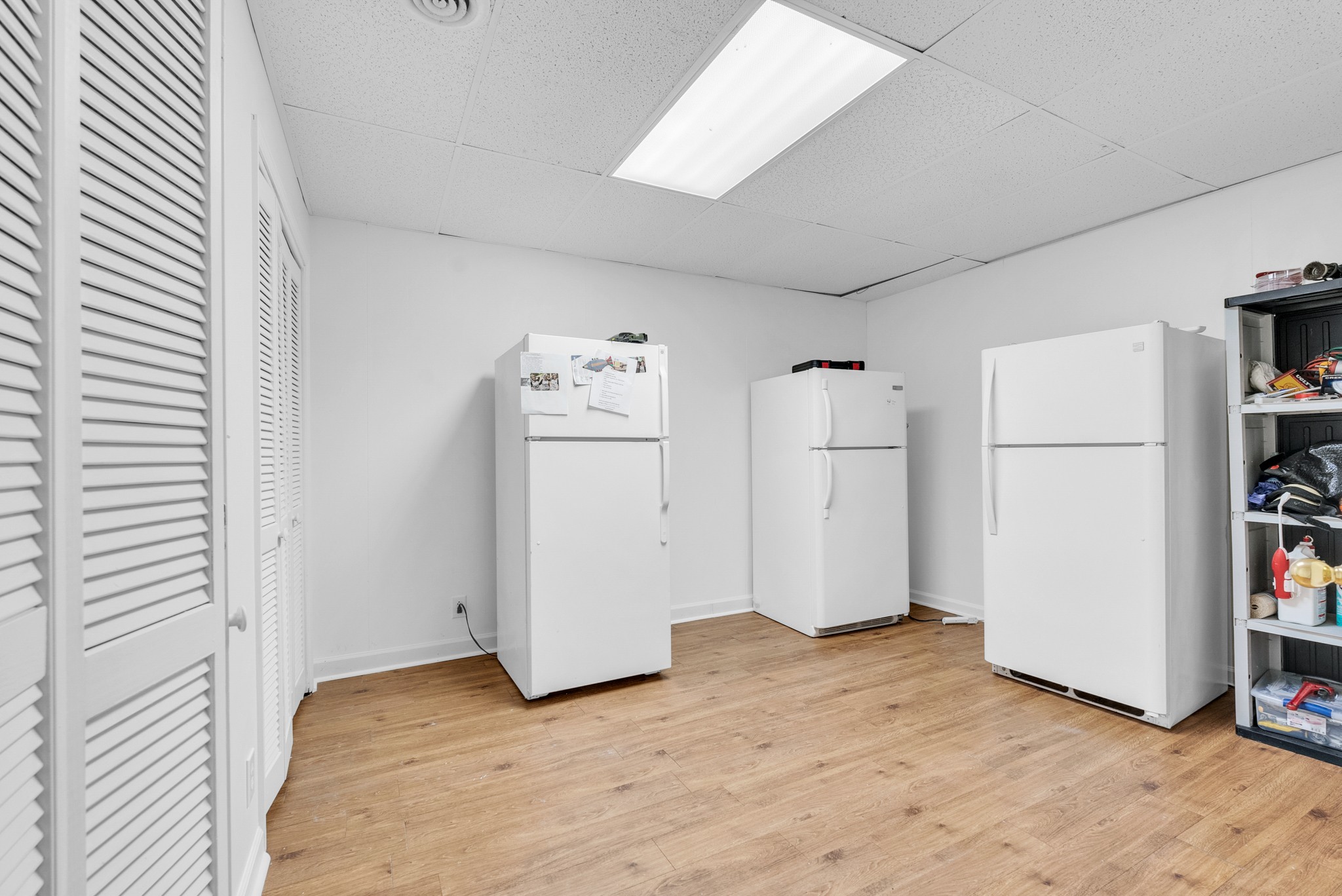 1389 Coconut Ridge Road Smithville, TN 37166 - Photo 34 of 39 an empty room with closet and windows