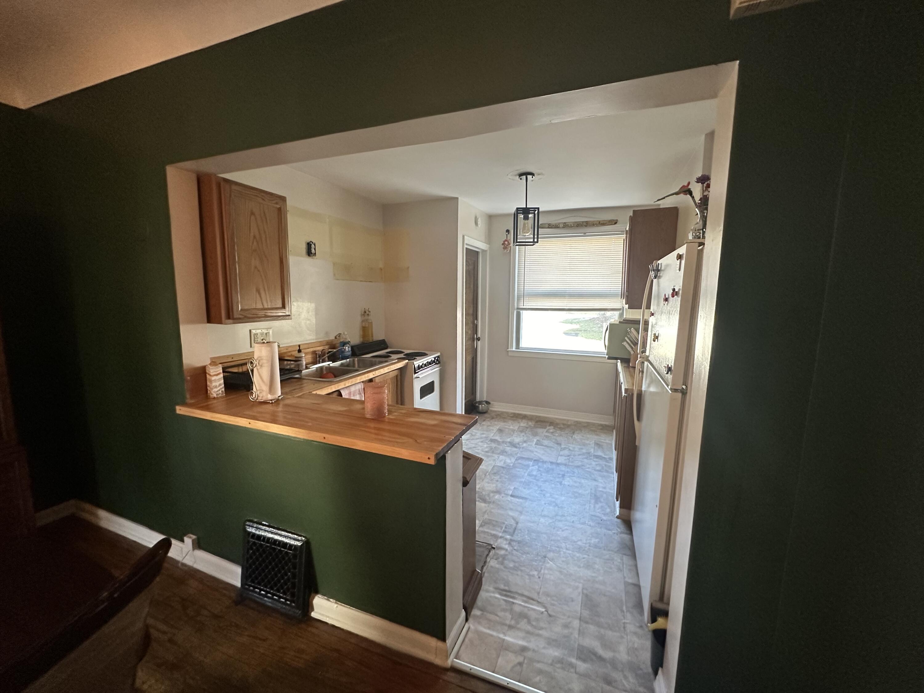 607 Thayer Street Flint, MI 48503 - Photo 13 of 38 Kitchen