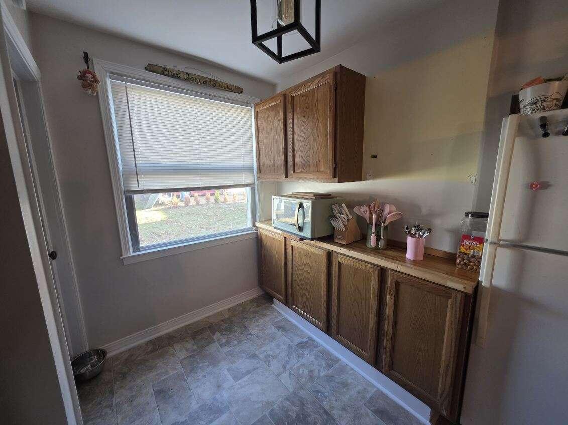 607 Thayer Street Flint, MI 48503 - Photo 15 of 38 Kitchen