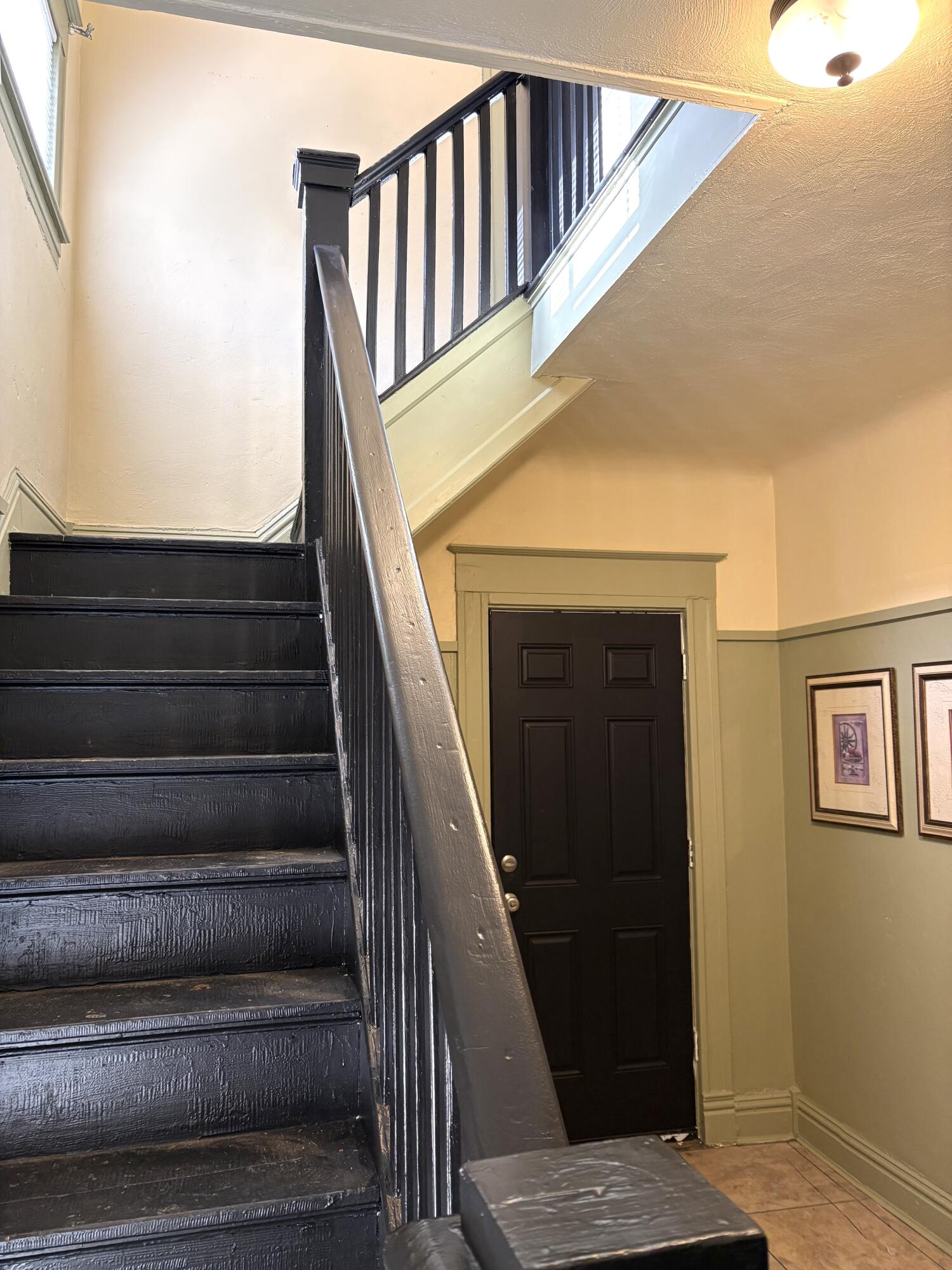 607 Thayer Street Flint, MI 48503 - Photo 6 of 38 Foyer