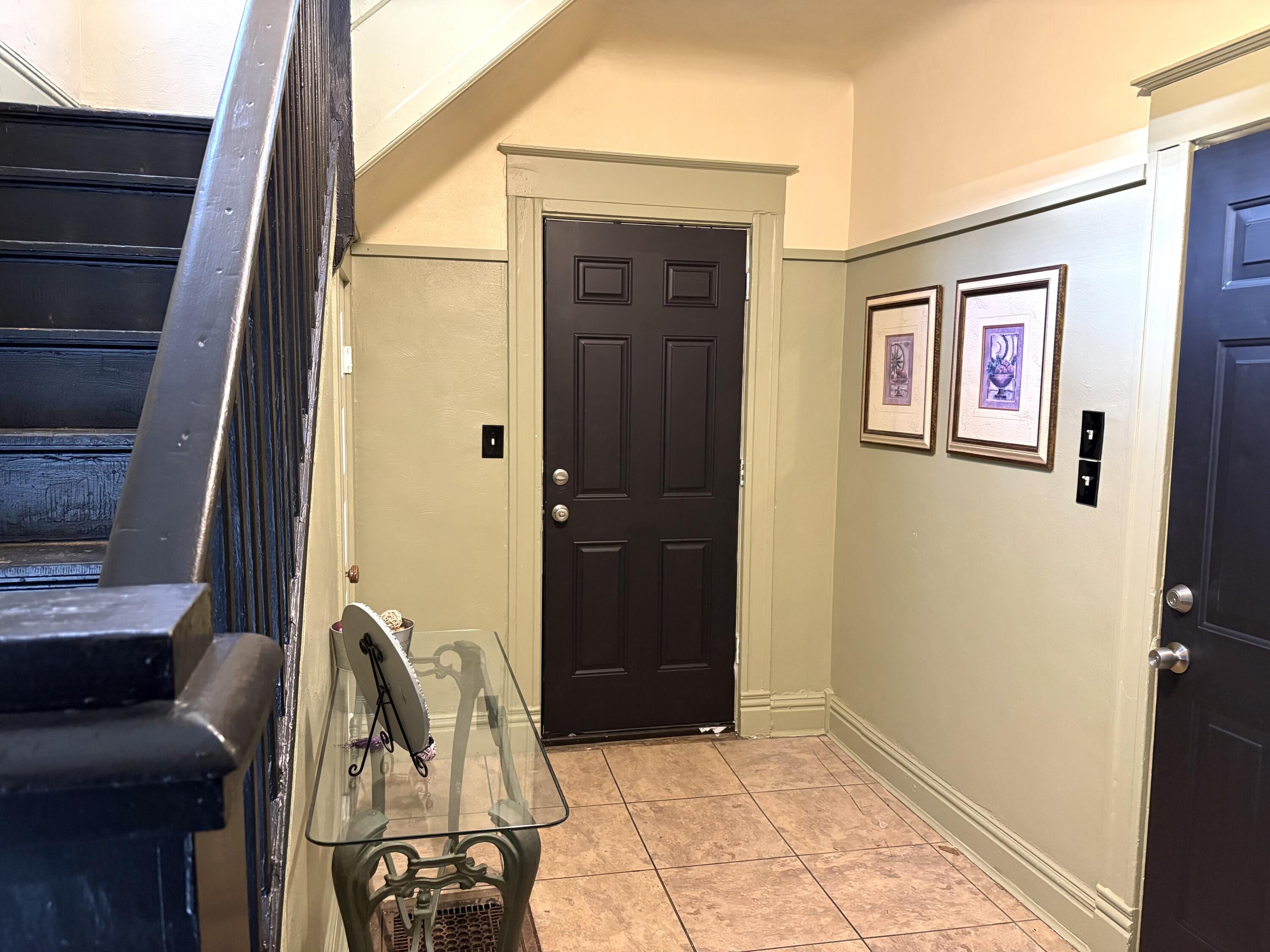 607 Thayer Street Flint, MI 48503 - Photo 9 of 38 Foyer