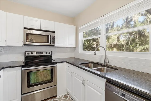 $324,900 | 203 West Poinsettia Street, Lakeland, FL 33803