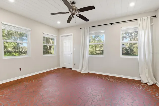 $324,900 | 203 West Poinsettia Street, Lakeland, FL 33803