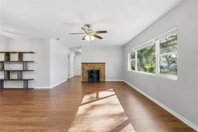 $324,900 | 203 West Poinsettia Street, Lakeland, FL 33803