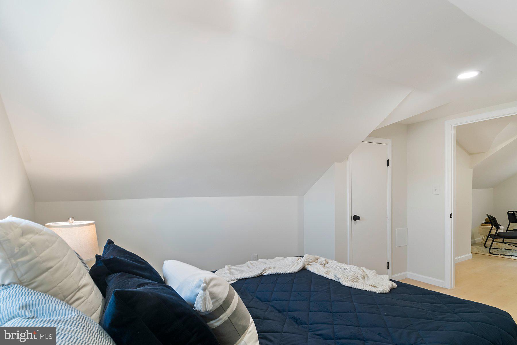 5302 The Alameda Baltimore, MD 21239 - Photo 23 of 36 a view of a livingroom with wooden floor