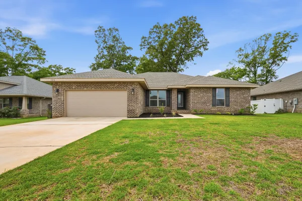 $2,350 | 5810 Crestlake Drive, Crestview, FL 32536