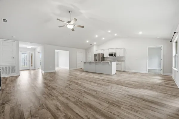 $2,350 | 5810 Crestlake Drive, Crestview, FL 32536