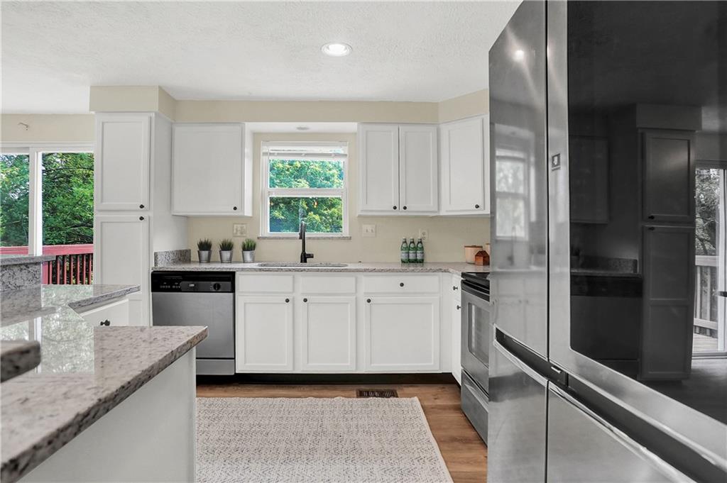 8435 Harrington Road Indianapolis, IN 46256 - Photo 6 of 42 Gallery Image 6