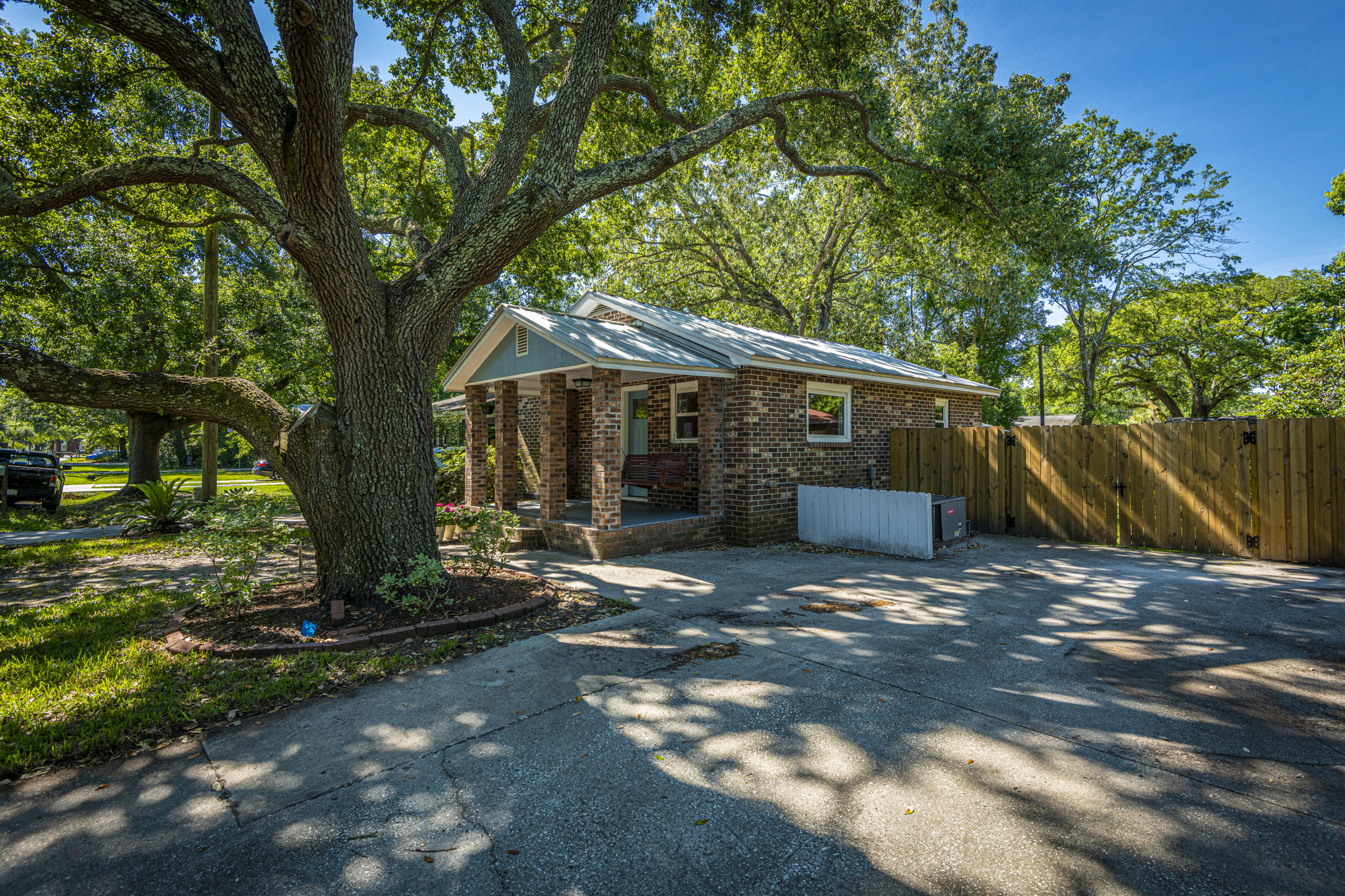 1633 Pinecrest Road Charleston, SC 29407 - Photo 3 of 38 DSC_6271