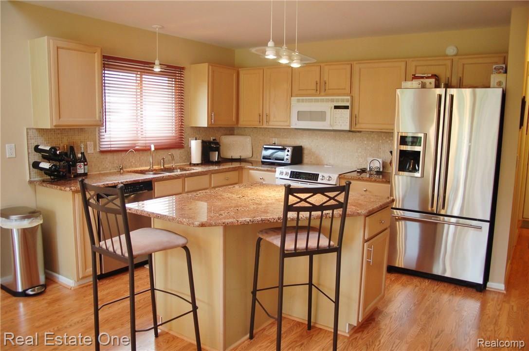 3067 Lexham Lane Rochester, MI 48309 - Photo 11 of 30 kitchen.JPG