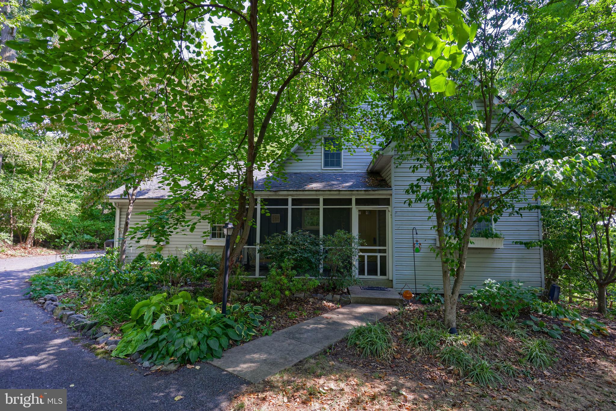 693 Trail Road North Elizabethtown, PA 17022 - Photo 1 of 82