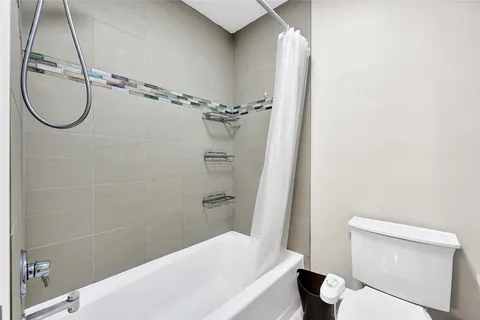 $999,000 | 43 Legend Lane, Houston, TX 77024