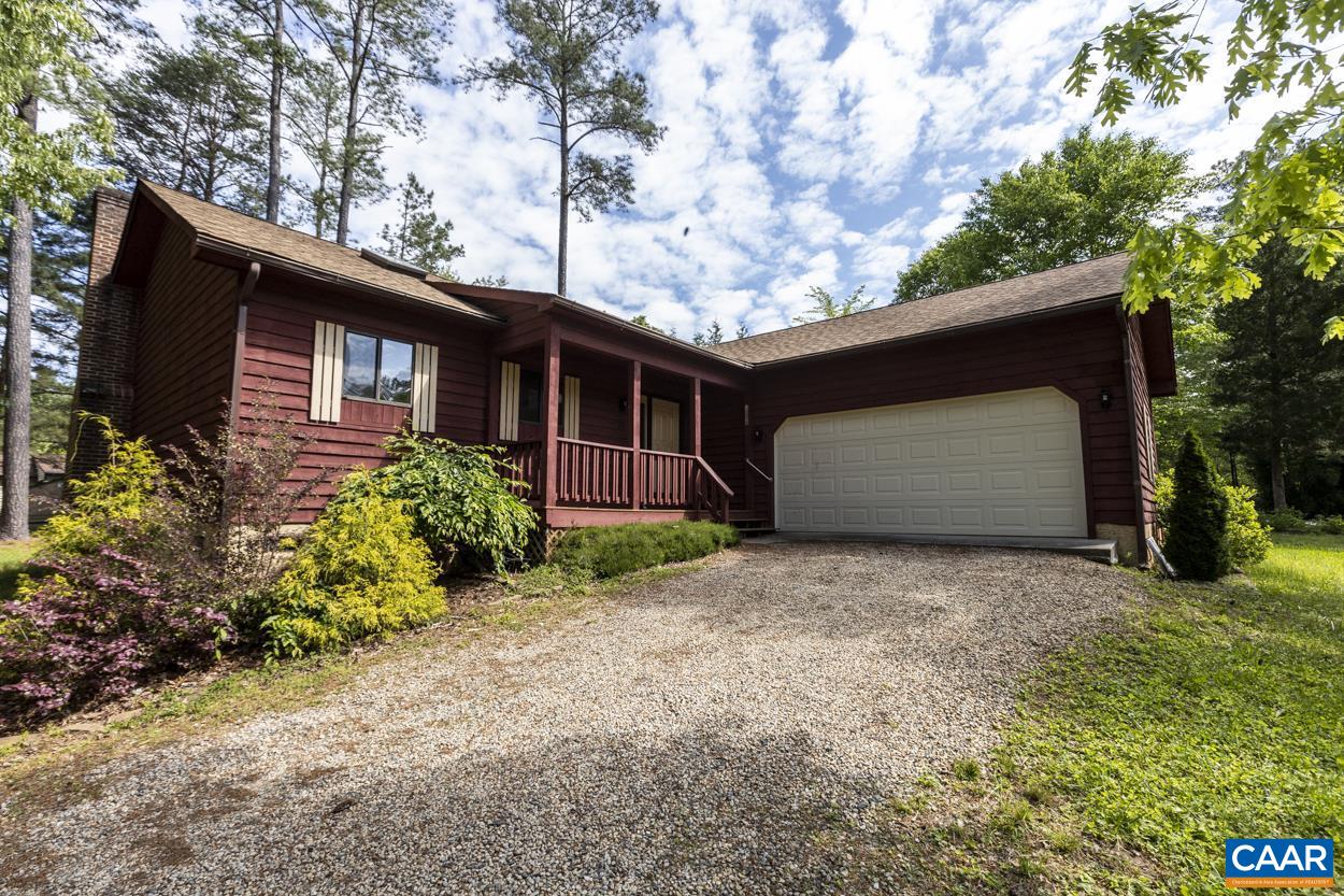 32 Begum Road Palmyra, VA 22963 - Photo 2 of 23 a front view of house with a garden