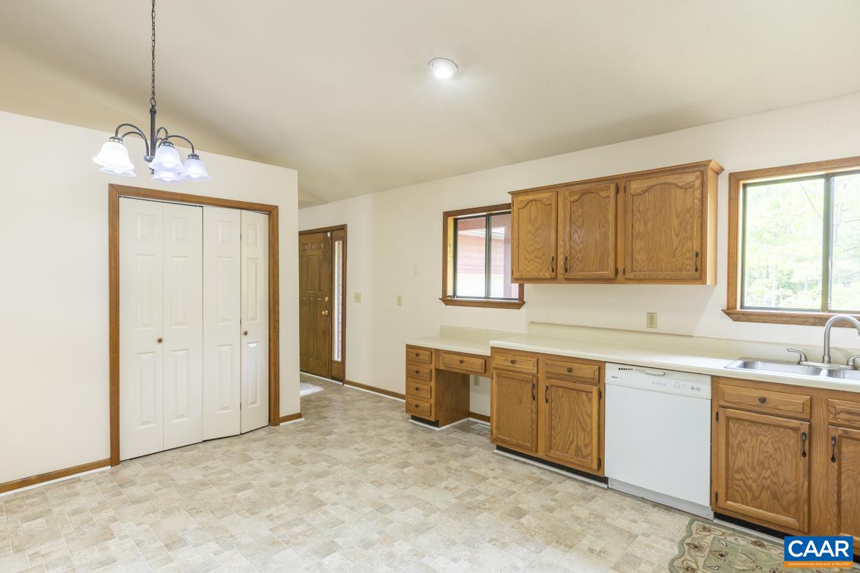 32 Begum Road Palmyra, VA 22963 - Photo 5 of 23 a spacious bathroom with a double vanity sink a mirror and a bathtub