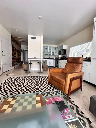 $2,700 | 929 Michigan Avenue, Unit 3, Miami Beach, FL 33139
