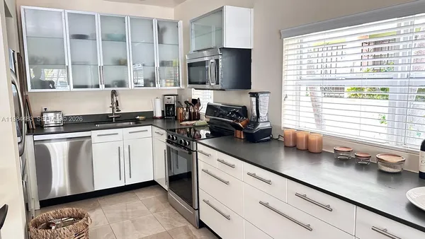 $2,700 | 929 Michigan Avenue, Unit 3, Miami Beach, FL 33139
