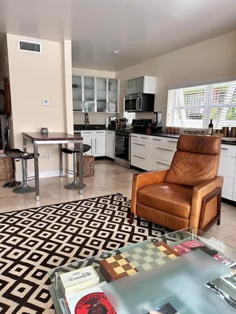 $2,700 | 929 Michigan Avenue, Unit 3, Miami Beach, FL 33139