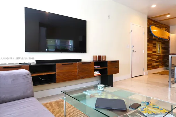 $3,000 | 929 Michigan Avenue, Unit 3, Miami Beach, FL 33139