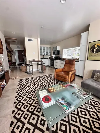 $2,700 | 929 Michigan Avenue, Unit 3, Miami Beach, FL 33139