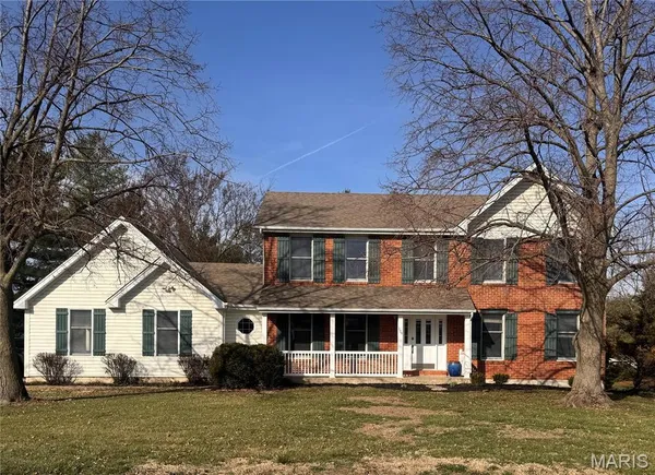 $549,000 | 1104 South Charlemagne Drive, Lake St. Louis, MO 63367