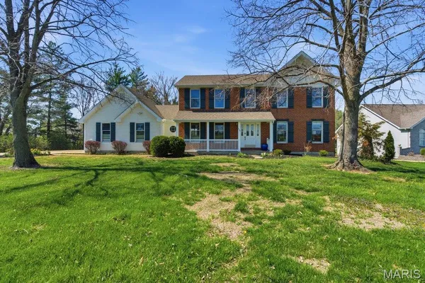 $549,000 | 1104 South Charlemagne Drive, Lake St. Louis, MO 63367
