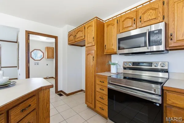 $549,000 | 1104 South Charlemagne Drive, Lake St. Louis, MO 63367