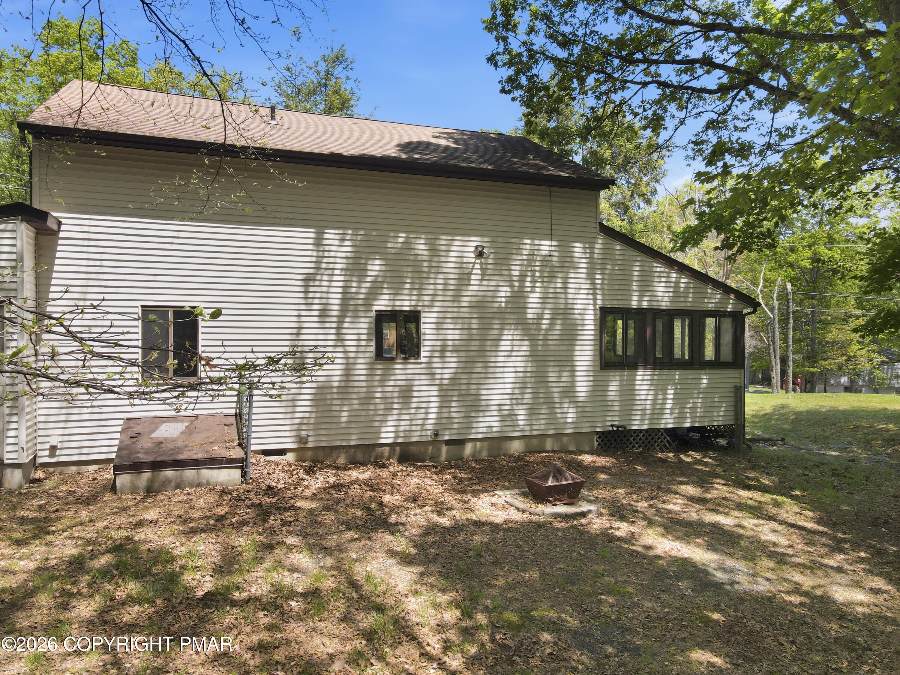 107 Morris Place Bushkill, PA 18324 - Photo 41 of 52 Rear View
