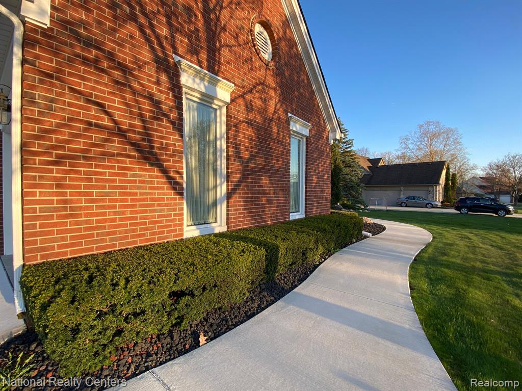 4199 Oak Tree Circle Rochester, MI 48306 - Photo 2 of 47