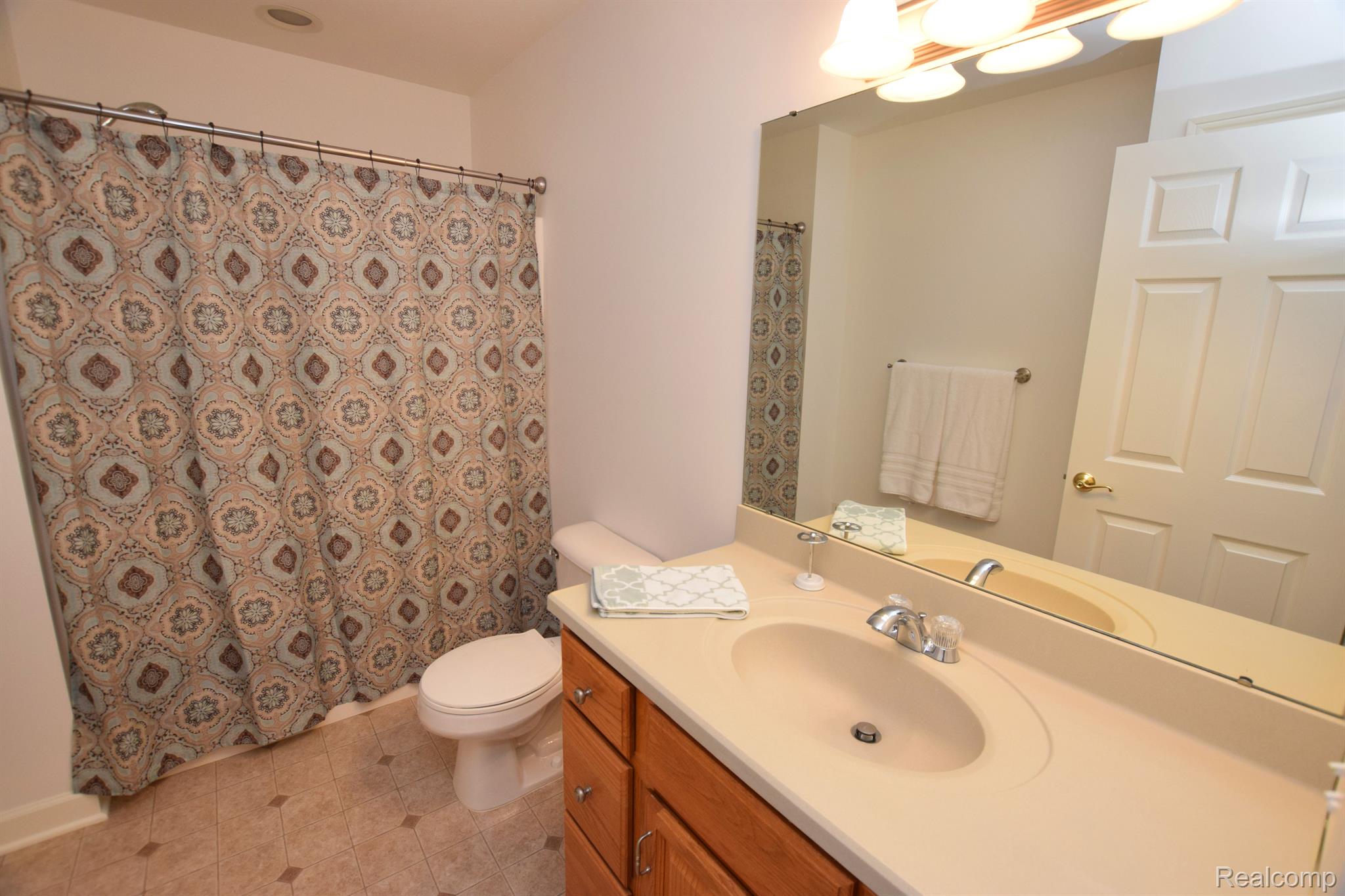 1417 Reid Road Flint, MI 48507 - Photo 22 of 39 Full Bath - Entry Level